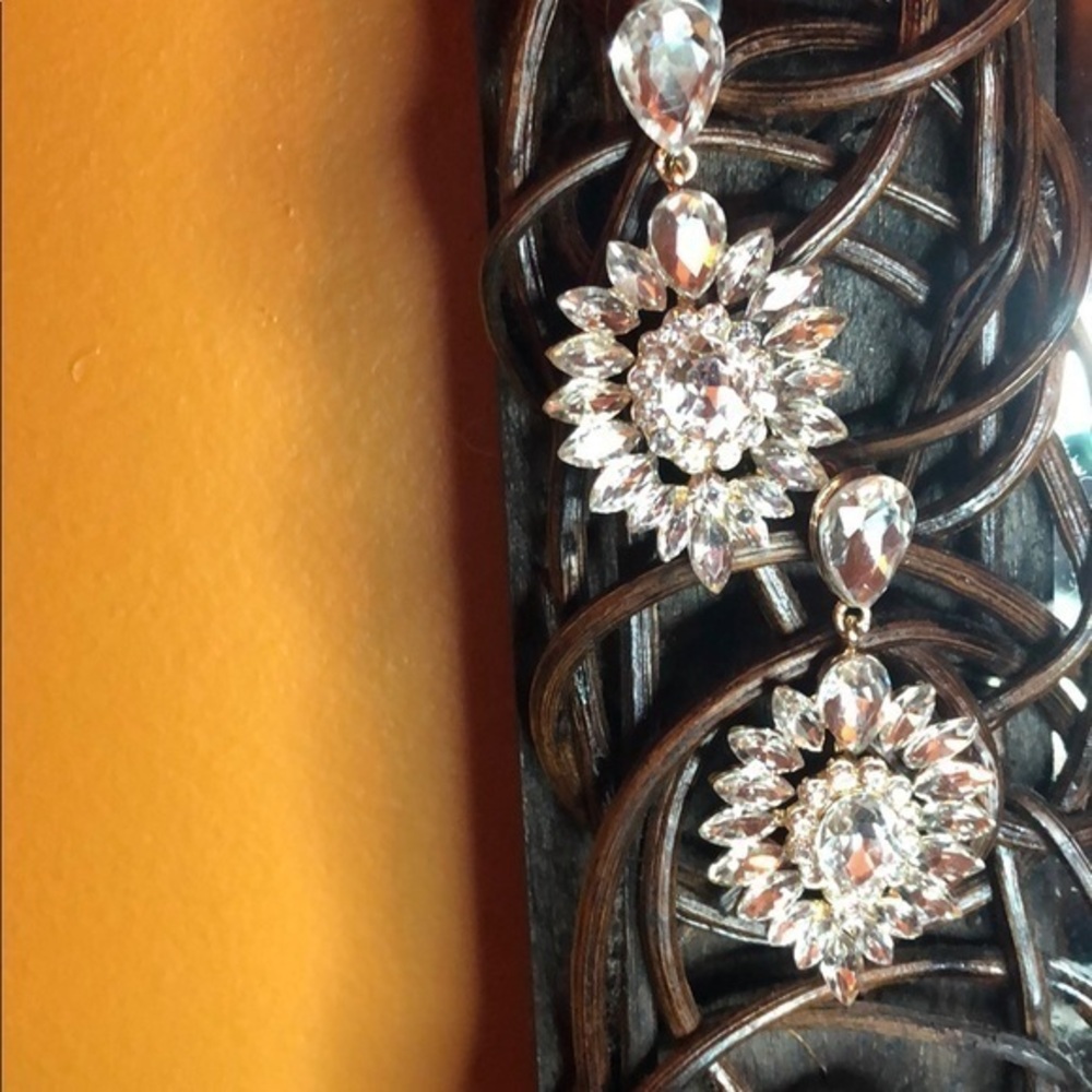 Starburst Rhinestone Earrings in Gold Sett…